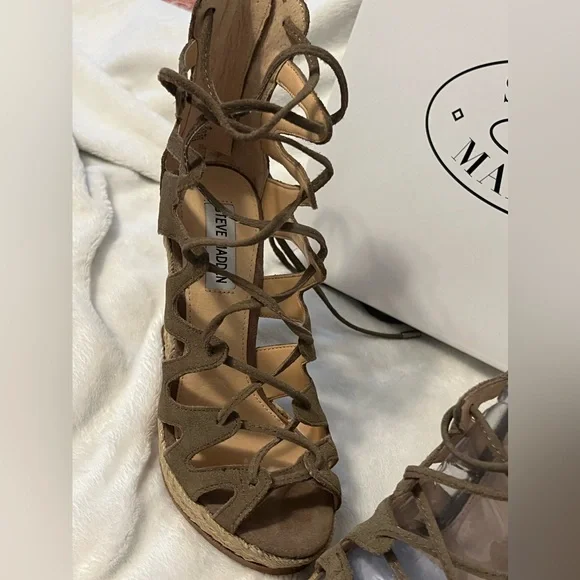 NWT Vintage Steve Madden Theea Women's Taupe Strappy Cut Out Wedge Sandals - Picture 3 of 5